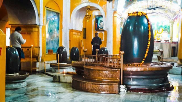 shiva linga at ranbireshwar temple 1 MysticTemples in India - The Mystic and Holy Temple of Lord Shiva in the Heart of City Jammu : The Ranbireshwar Temple founded by Maharaja Ranbir singh